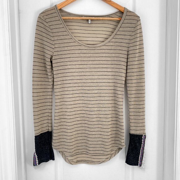 🎬✨ Umbrella Academy - BKE - Long Sleeve with Boho Lace Sleeves - Picture 1 of 9